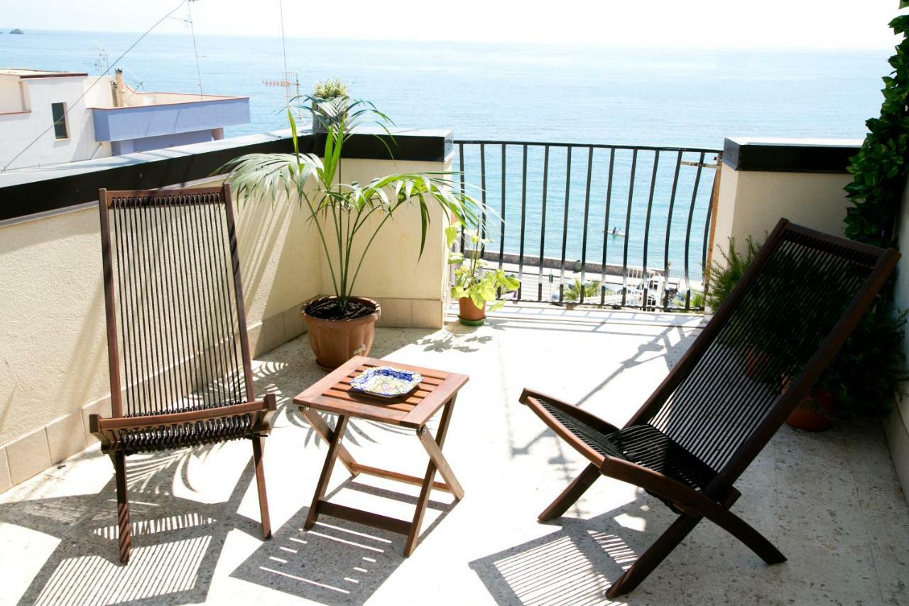 Lolita Holidays Giardini Naxos Eksteriør billede